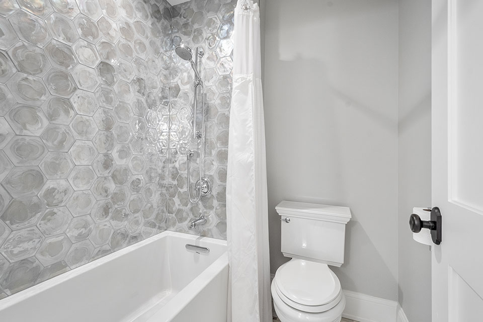 Northfield-Custom-Home-101 - Bathroom Tub - Globex Developments Custom Homes