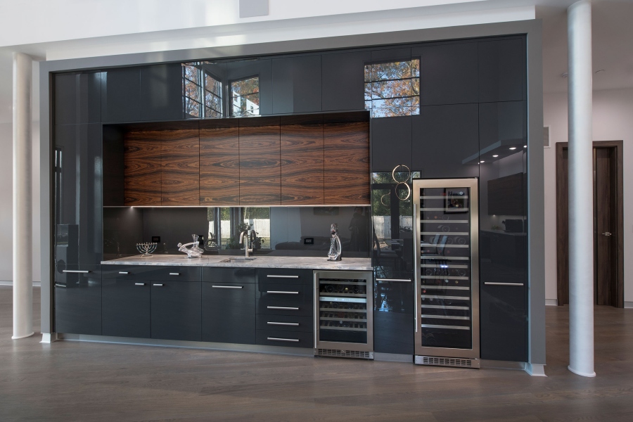 Custom Kitchen Bar With Modern Design